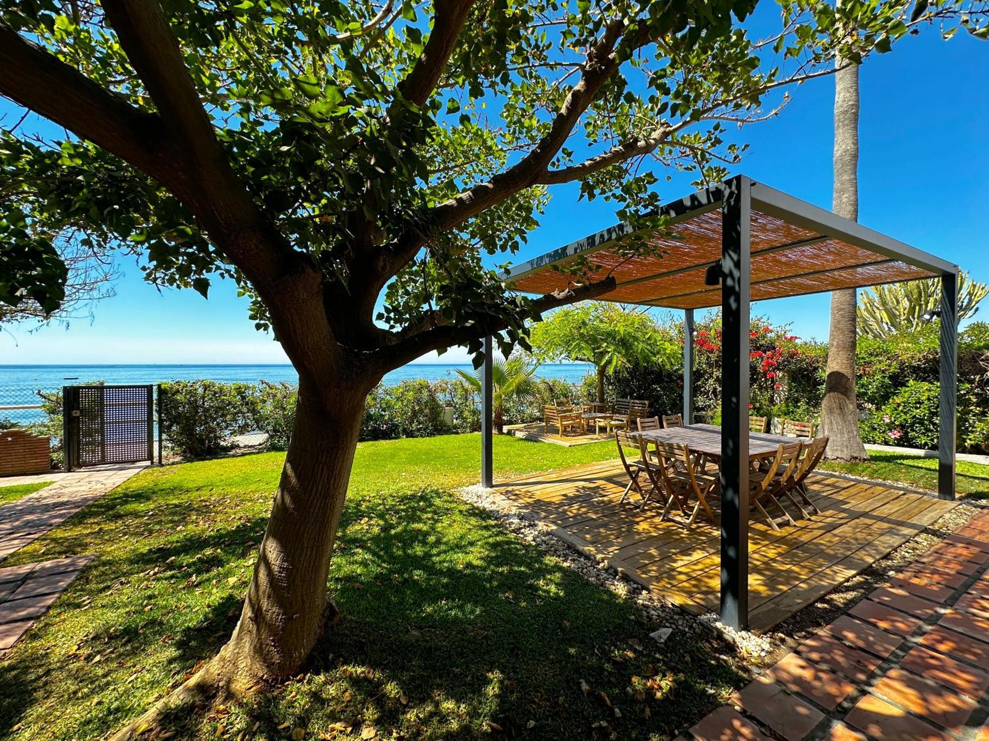 Villa Alboran Beachfront 9Pax Torre de Benagalbon Buitenkant foto